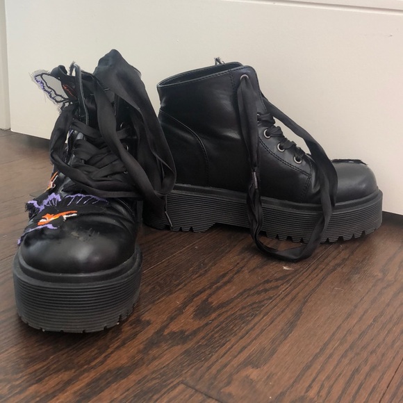 YRU Betterfly Boots - Picture 4 of 5